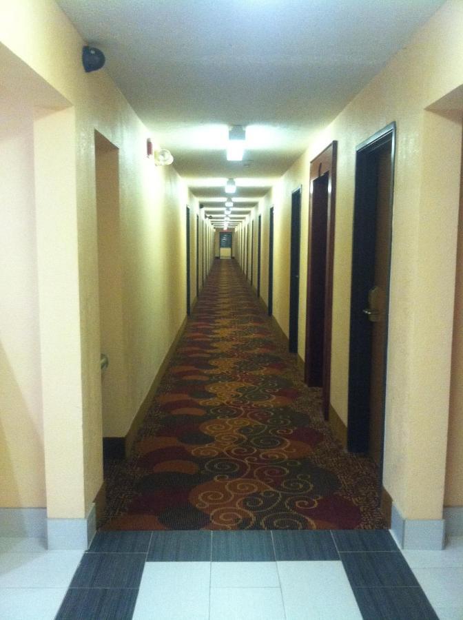 Super 8 South By Wyndham Hotel Bowling Green Bagian luar foto